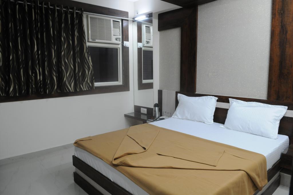 Oyo Hotel Sree Balaji Residency 아흐메다바드 객실 사진